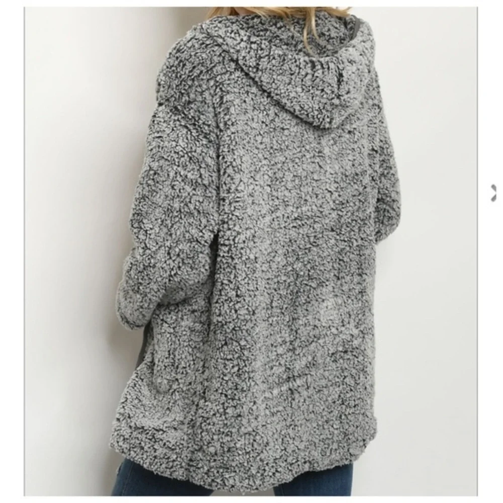 🆕Black/off black cozy sweater. - Picture 3 of 4